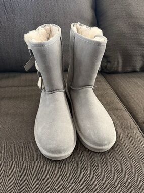 Koolaburra Light Gray Shearling Lined Mid-Calf Boots
